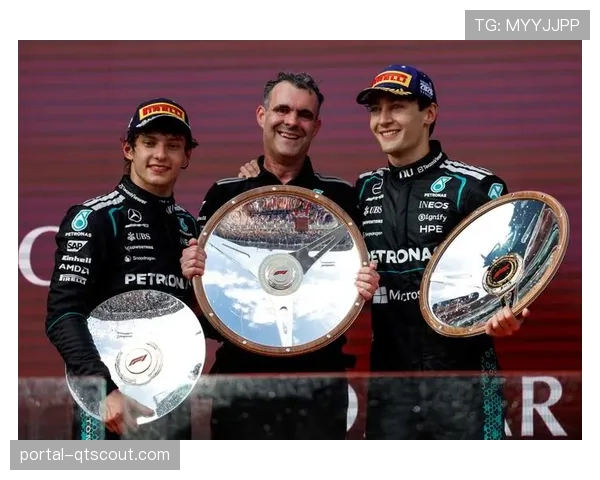 沙特站夜赛的战术博弈：中性胎起步成为关键，梅赛德斯策略奏效助拉塞尔登台